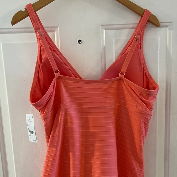 Lands End Woman's Plus-Size Coral Pink Summer V-Neck One-Piece Swimsuit Sz 18 - Picture 8 of 12